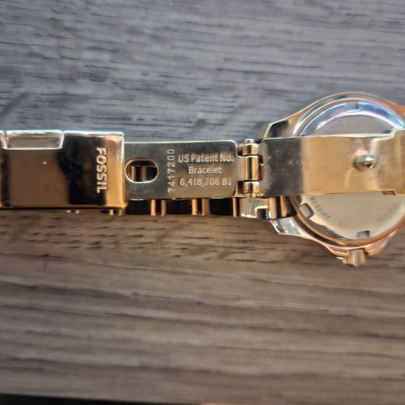 FOSSIL - Rose Gold Watch - Picture 2 of 7